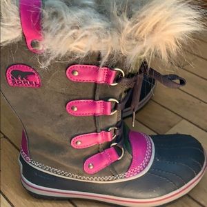 Kids Sorel lined boots